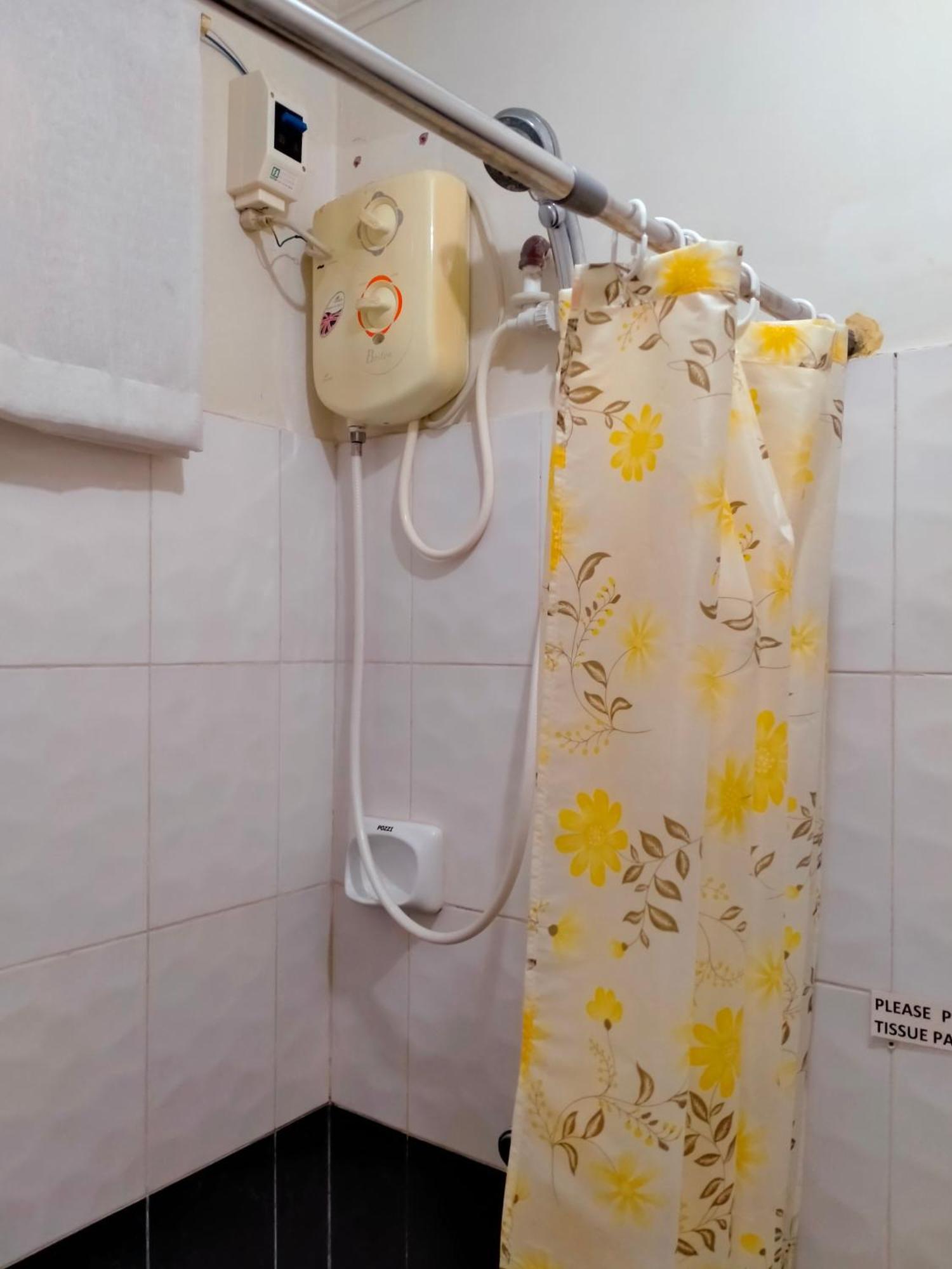V.F. Riton Apartelle Лаоаг Номер фото